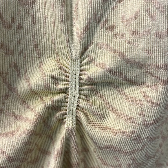 ✅✅GymShark ADAPT ANIMAL SEAMLESS CYCLING SHORTS Firefly Yellow - Picture 11 of 11